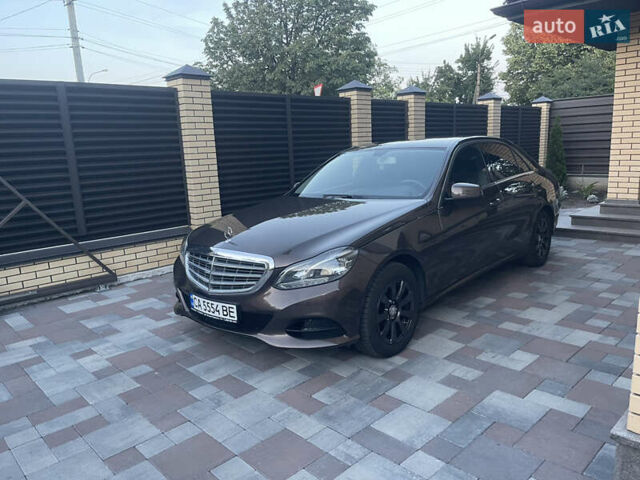 Коричневий Мерседес Е-Клас, об'ємом двигуна 2.14 л та пробігом 176 тис. км за 16950 $, фото 1 на Automoto.ua