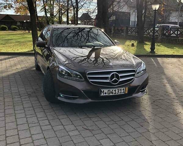 Коричневый Мерседес Е-Класс, объемом двигателя 2.2 л и пробегом 269 тыс. км за 21950 $, фото 1 на Automoto.ua