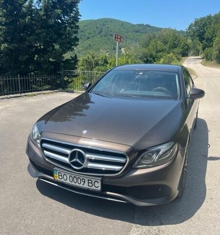 Коричневый Мерседес Е-Класс, объемом двигателя 1.95 л и пробегом 170 тыс. км за 30000 $, фото 1 на Automoto.ua