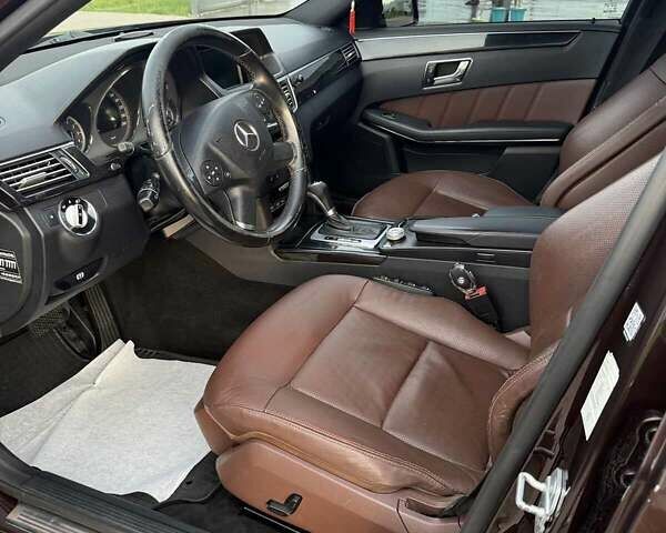 Коричневый Мерседес Е-Класс, объемом двигателя 2.14 л и пробегом 264 тыс. км за 10300 $, фото 1 на Automoto.ua