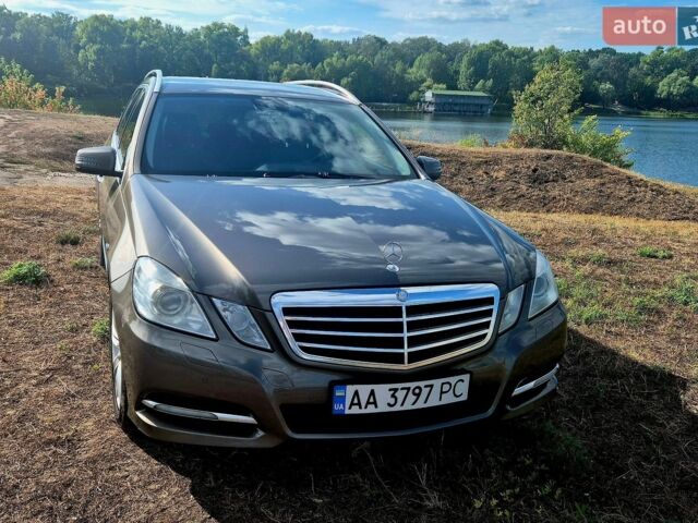 Коричневий Мерседес Е-Клас, об'ємом двигуна 2.2 л та пробігом 328 тис. км за 10700 $, фото 1 на Automoto.ua