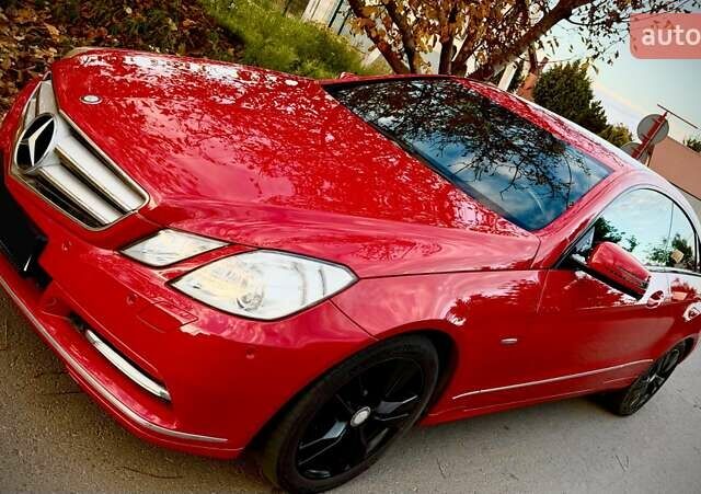 Красный Мерседес Е-Класс, объемом двигателя 1.8 л и пробегом 150 тыс. км за 16300 $, фото 1 на Automoto.ua