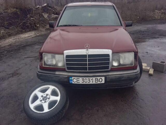 Красный Мерседес Е-Класс, объемом двигателя 2 л и пробегом 389 тыс. км за 700 $, фото 1 на Automoto.ua