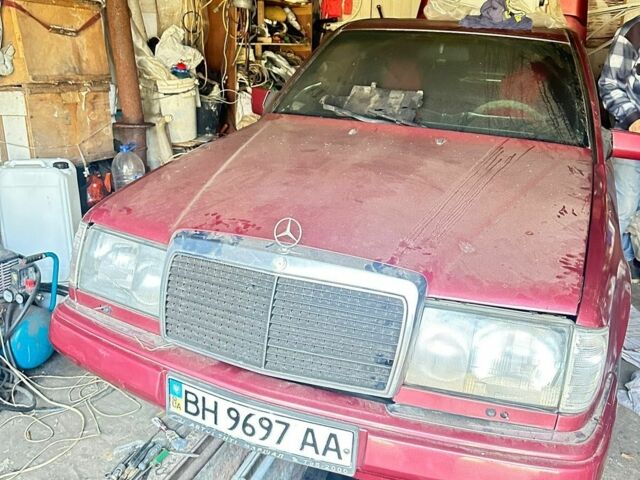 Красный Мерседес Е-Класс, объемом двигателя 0 л и пробегом 350 тыс. км за 2500 $, фото 1 на Automoto.ua