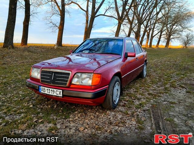 Красный Мерседес Е-Класс, объемом двигателя 2.6 л и пробегом 413 тыс. км за 2300 $, фото 1 на Automoto.ua