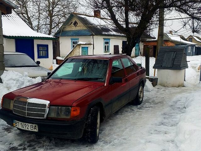Червоний Мерседес Е-Клас, об'ємом двигуна 2 л та пробігом 400 тис. км за 1349 $, фото 1 на Automoto.ua