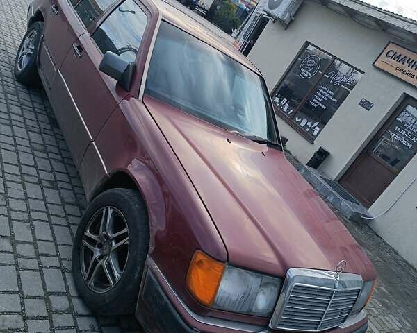 Красный Мерседес Е-Класс, объемом двигателя 2.5 л и пробегом 350 тыс. км за 2600 $, фото 1 на Automoto.ua