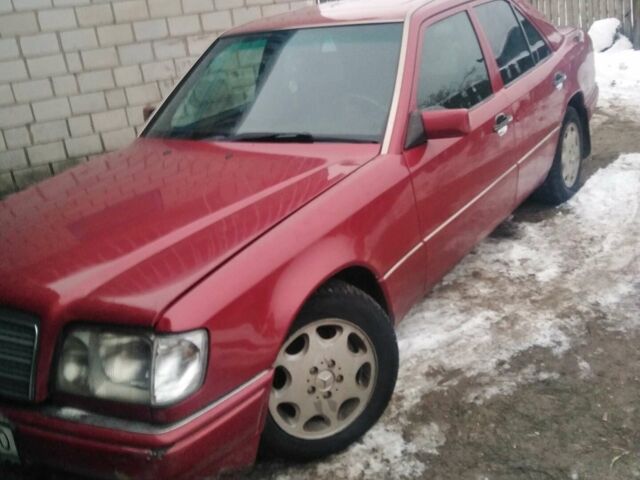 Червоний Мерседес Е-Клас, об'ємом двигуна 2.2 л та пробігом 407 тис. км за 2400 $, фото 1 на Automoto.ua
