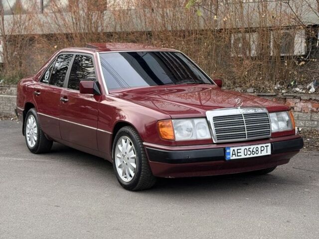 Красный Мерседес Е-Класс, объемом двигателя 2.2 л и пробегом 390 тыс. км за 4600 $, фото 1 на Automoto.ua