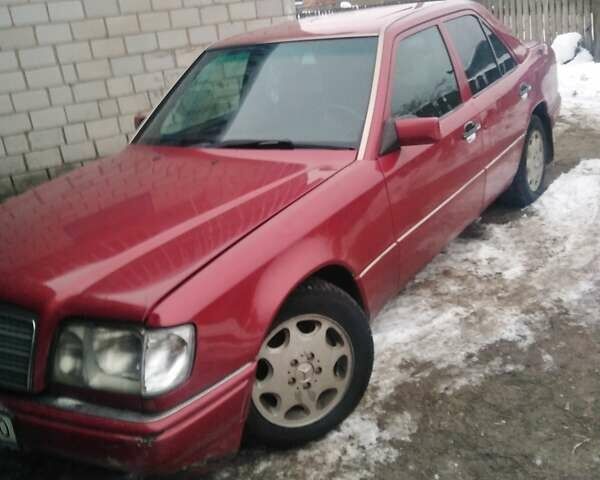 Красный Мерседес Е-Класс, объемом двигателя 2.2 л и пробегом 407 тыс. км за 2400 $, фото 1 на Automoto.ua