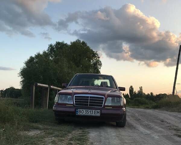 Красный Мерседес Е-Класс, объемом двигателя 2.2 л и пробегом 460 тыс. км за 2500 $, фото 1 на Automoto.ua