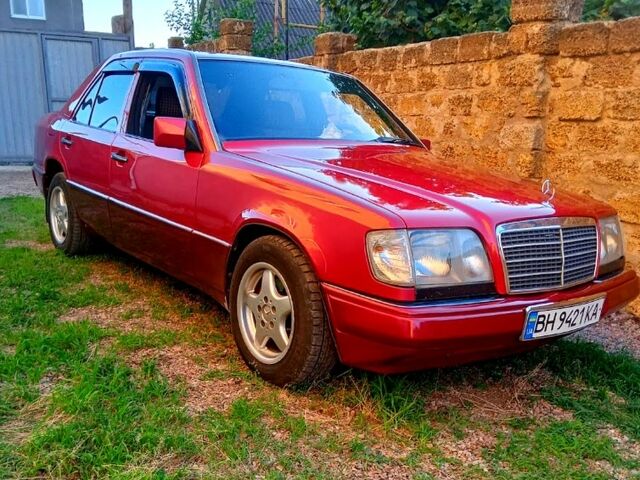 Червоний Мерседес Е-Клас, об'ємом двигуна 2 л та пробігом 500 тис. км за 4200 $, фото 1 на Automoto.ua