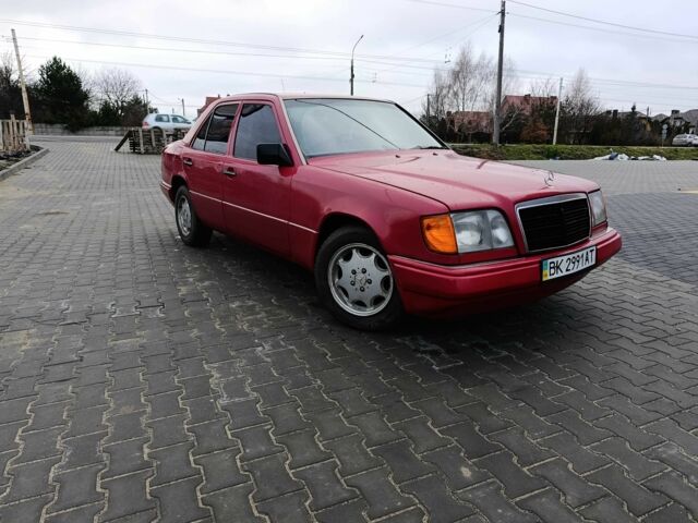 Красный Мерседес Е-Класс, объемом двигателя 2 л и пробегом 350 тыс. км за 3000 $, фото 1 на Automoto.ua