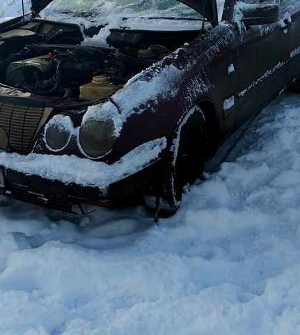 Червоний Мерседес Е-Клас, об'ємом двигуна 2 л та пробігом 0 тис. км за 1200 $, фото 1 на Automoto.ua