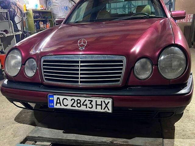 Червоний Мерседес Е-Клас, об'ємом двигуна 2.9 л та пробігом 0 тис. км за 2900 $, фото 1 на Automoto.ua