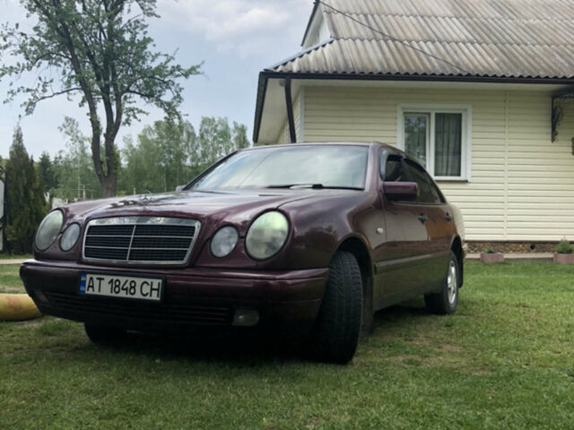 Червоний Мерседес Е-Клас, об'ємом двигуна 2 л та пробігом 400 тис. км за 4000 $, фото 1 на Automoto.ua