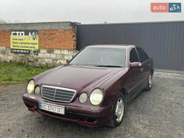 Красный Мерседес Е-Класс, объемом двигателя 2.69 л и пробегом 572 тыс. км за 2700 $, фото 1 на Automoto.ua