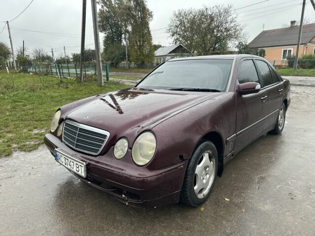 Мерседес Е-Класс 1998 в Остоге на Automoto.ua Красный Мерседес Е-Класс, объемом двигателя 2.7 л и пробегом 3 тыс. км за 2100 $, фото 1 на Automoto.ua