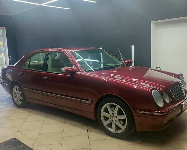 Красный Мерседес Е-Класс, объемом двигателя 2.2 л и пробегом 156 тыс. км за 6999 $, фото 1 на Automoto.ua