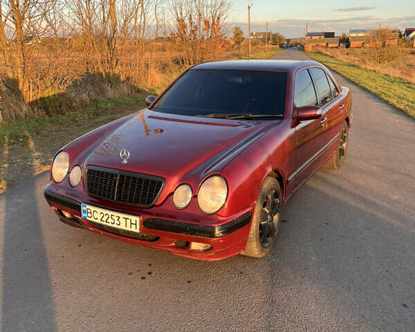 Мерседес Е-Клас 2001 у Львові на Automoto.ua Червоний Мерседес Е-Клас, об'ємом двигуна 2.7 л та пробігом 430 тис. км за 4550 $, фото 1 на Automoto.ua