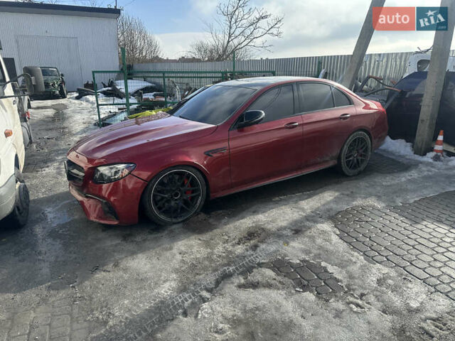 Красный Мерседес Е-Класс, объемом двигателя 3.98 л и пробегом 59 тыс. км за 54900 $, фото 1 на Automoto.ua