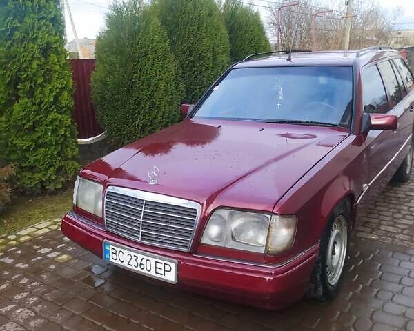 Красный Мерседес Е-Класс, объемом двигателя 2.5 л и пробегом 411 тыс. км за 3500 $, фото 1 на Automoto.ua