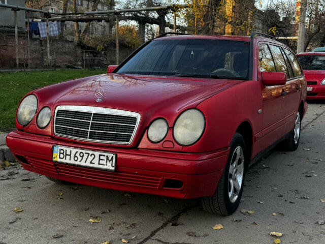 Красный Мерседес Е-Класс, объемом двигателя 2.3 л и пробегом 227 тыс. км за 2300 $, фото 1 на Automoto.ua