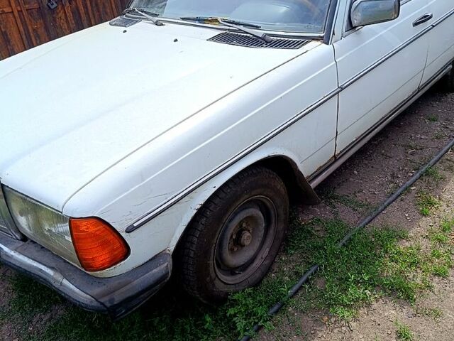 Мерседес Е-Класс, объемом двигателя 3 л и пробегом 200 тыс. км за 2500 $, фото 1 на Automoto.ua