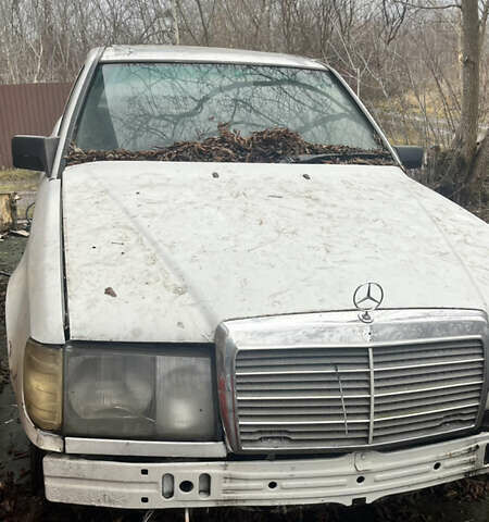 Мерседес Е-Класс, объемом двигателя 0 л и пробегом 200 тыс. км за 500 $, фото 1 на Automoto.ua