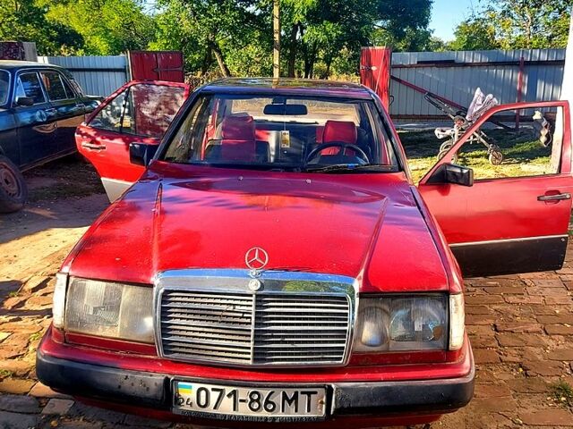 Мерседес Е-Класс, объемом двигателя 2 л и пробегом 0 тыс. км за 1100 $, фото 1 на Automoto.ua