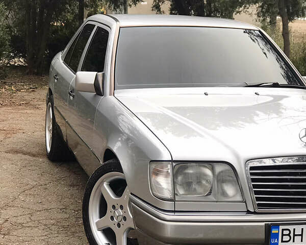 Мерседес Е-Класс, объемом двигателя 3.2 л и пробегом 250 тыс. км за 6100 $, фото 1 на Automoto.ua