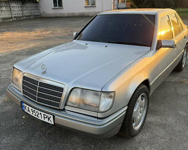 Мерседес Е-Класс 1995 в Киеве на Automoto.ua Мерседес Е-Класс, объемом двигателя 2.2 л и пробегом 400 тыс. км за 5000 $, фото 1 на Automoto.ua