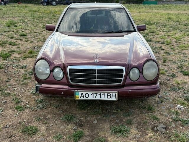 Мерседес Е-Клас, об'ємом двигуна 2 л та пробігом 320 тис. км за 2100 $, фото 1 на Automoto.ua