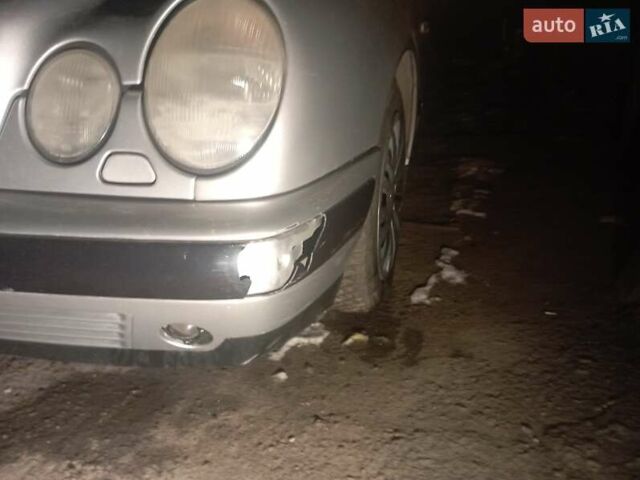 Мерседес Е-Класс, объемом двигателя 2.8 л и пробегом 335 тыс. км за 2800 $, фото 1 на Automoto.ua