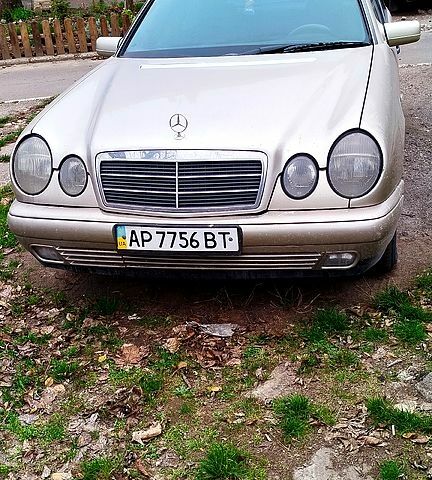 Мерседес Е-Класс, объемом двигателя 2 л и пробегом 550 тыс. км за 2500 $, фото 1 на Automoto.ua