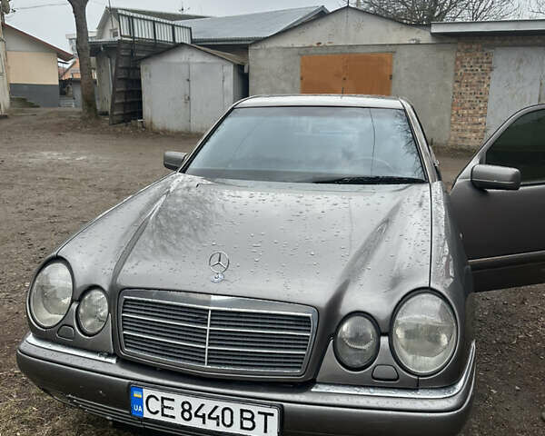 Мерседес Е-Класс, объемом двигателя 3.2 л и пробегом 330 тыс. км за 2600 $, фото 1 на Automoto.ua