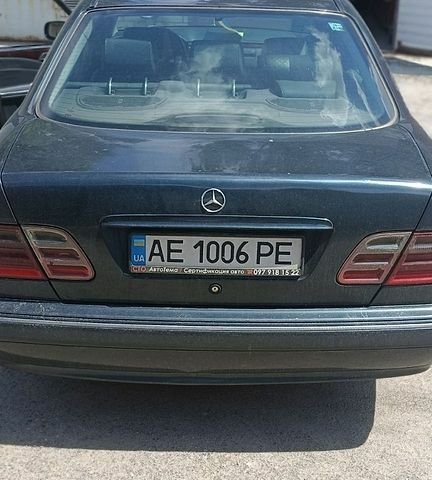 Мерседес Е-Класс, объемом двигателя 2.2 л и пробегом 450 тыс. км за 3900 $, фото 1 на Automoto.ua