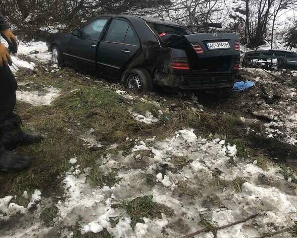 Мерседес Е-Клас, об'ємом двигуна 4.27 л та пробігом 559 тис. км за 2000 $, фото 1 на Automoto.ua
