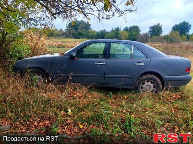 Мерседес Е-Класс, объемом двигателя 2.2 л и пробегом 450 тыс. км за 1300 $, фото 1 на Automoto.ua