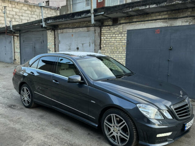 Мерседес Е-Класс, объемом двигателя 2.2 л и пробегом 227 тыс. км за 13300 $, фото 1 на Automoto.ua