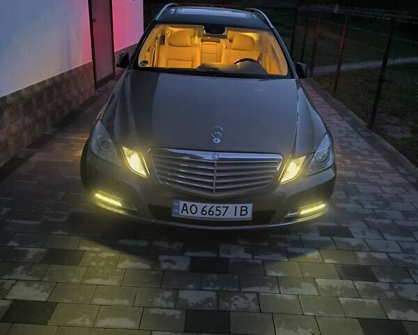 Мерседес Е-Класс, объемом двигателя 2.2 л и пробегом 197 тыс. км за 13500 $, фото 1 на Automoto.ua