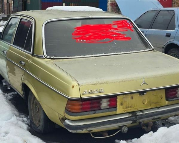 Желтый Мерседес Е-Класс, объемом двигателя 2.4 л и пробегом 250 тыс. км за 1202 $, фото 1 на Automoto.ua