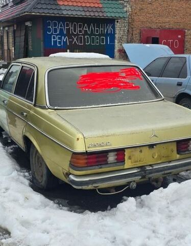 Желтый Мерседес Е-Класс, объемом двигателя 2.4 л и пробегом 250 тыс. км за 1501 $, фото 1 на Automoto.ua