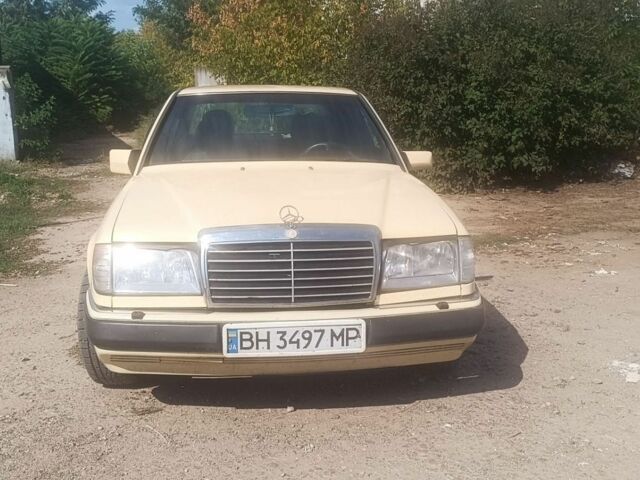 Жовтий Мерседес Е-Клас, об'ємом двигуна 2 л та пробігом 888 тис. км за 2500 $, фото 1 на Automoto.ua