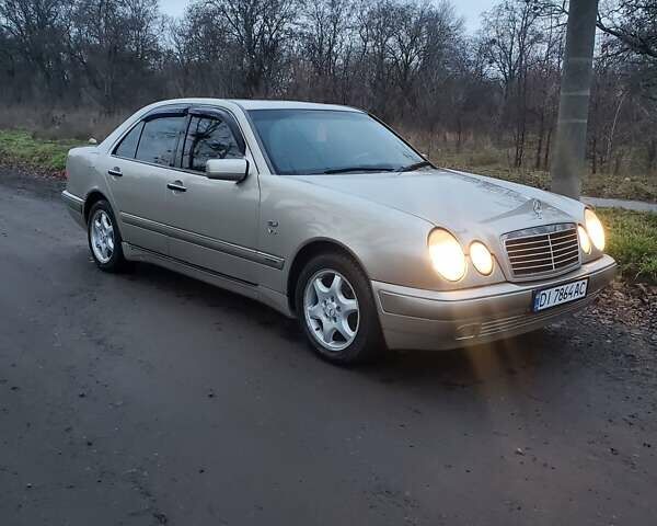 Жовтий Мерседес Е-Клас, об'ємом двигуна 2.4 л та пробігом 387 тис. км за 4850 $, фото 1 на Automoto.ua