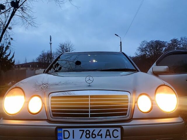 Желтый Мерседес Е-Класс, объемом двигателя 2.4 л и пробегом 387 тыс. км за 5500 $, фото 1 на Automoto.ua