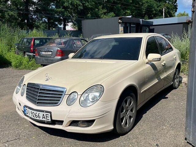 Жовтий Мерседес Е-Клас, об'ємом двигуна 2.15 л та пробігом 300 тис. км за 3699 $, фото 1 на Automoto.ua