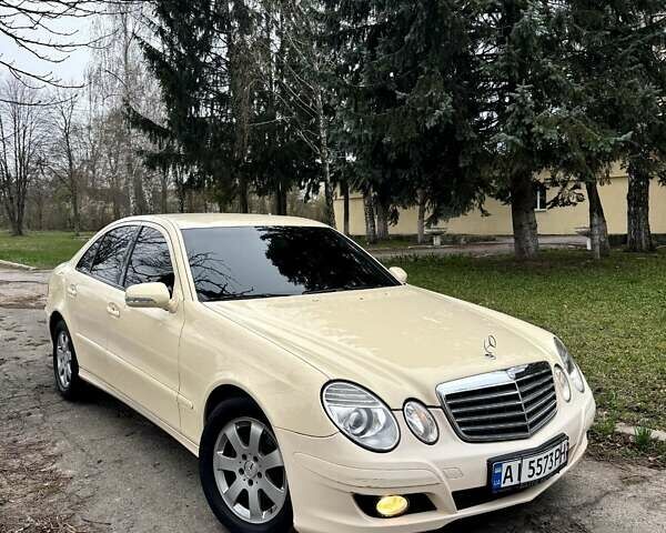 Желтый Мерседес Е-Класс, объемом двигателя 2.15 л и пробегом 280 тыс. км за 6300 $, фото 1 на Automoto.ua