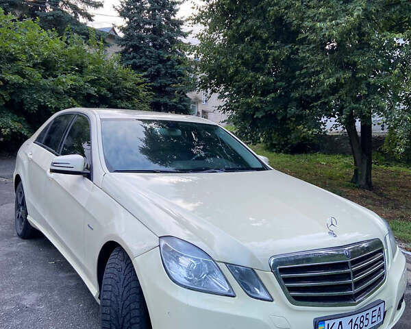 Жовтий Мерседес Е-Клас, об'ємом двигуна 2.14 л та пробігом 666 тис. км за 9500 $, фото 1 на Automoto.ua