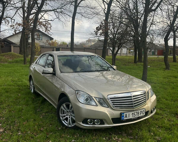 Желтый Мерседес Е-Класс, объемом двигателя 2.14 л и пробегом 220 тыс. км за 11900 $, фото 1 на Automoto.ua